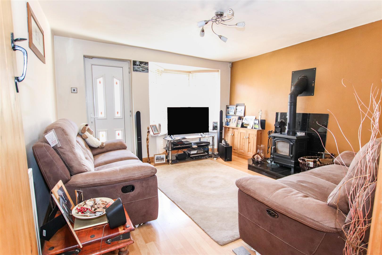 BAY FRONTED LOUNGE